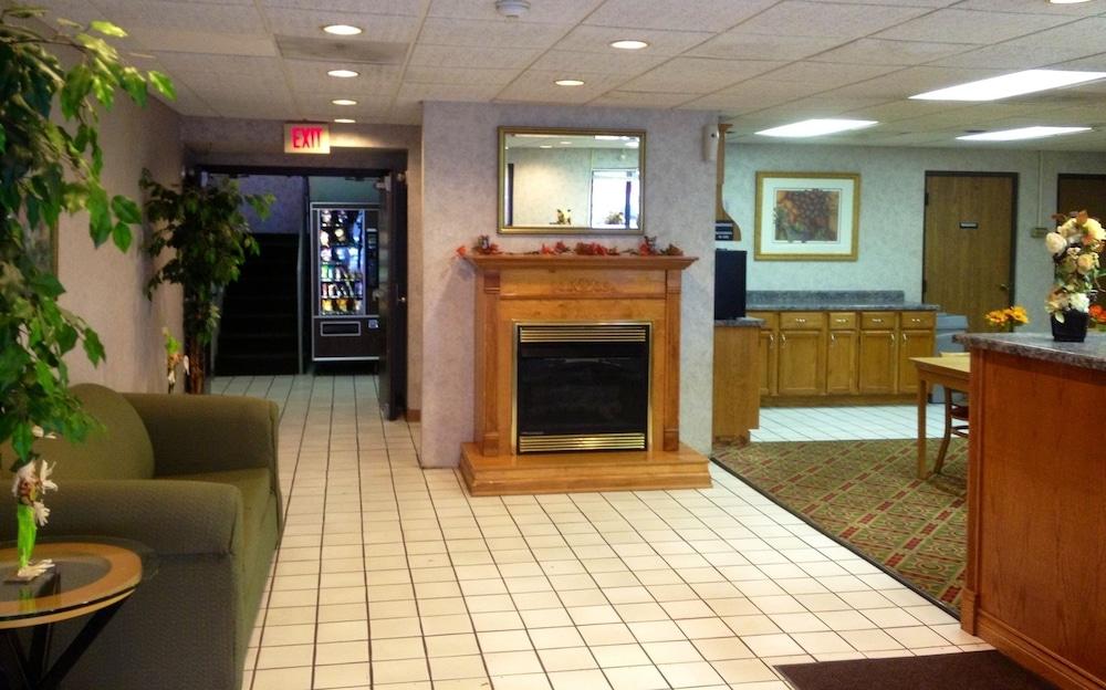 Super 8 By Wyndham Logansport Motel Exterior foto